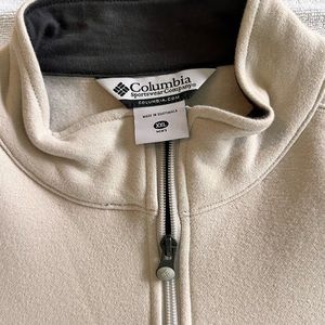 Columbia 2XL (1/2 zip) Sportswear pullover fleece jacket.
